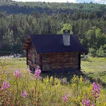 Leppaelaen Vanhatupa Rantasaunalla * Utsjoki