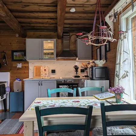 Leppaelaen Vanhatupa Rantasaunalla * Utsjoki